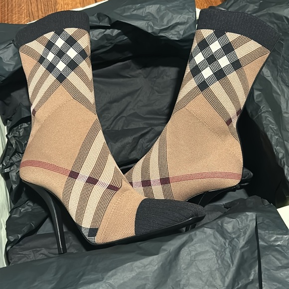 burberry booties - Picture 3 of 3